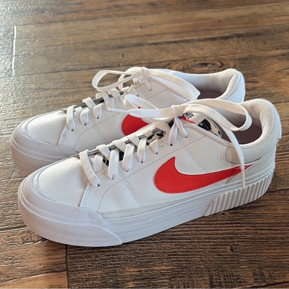 Nike Women's White Sneakers with Red Swoosh great condition! Size 8.5